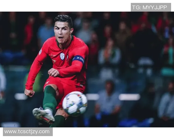 足球巨星辉煌瞬间横版微信背景图展现巅峰对决与荣耀时刻